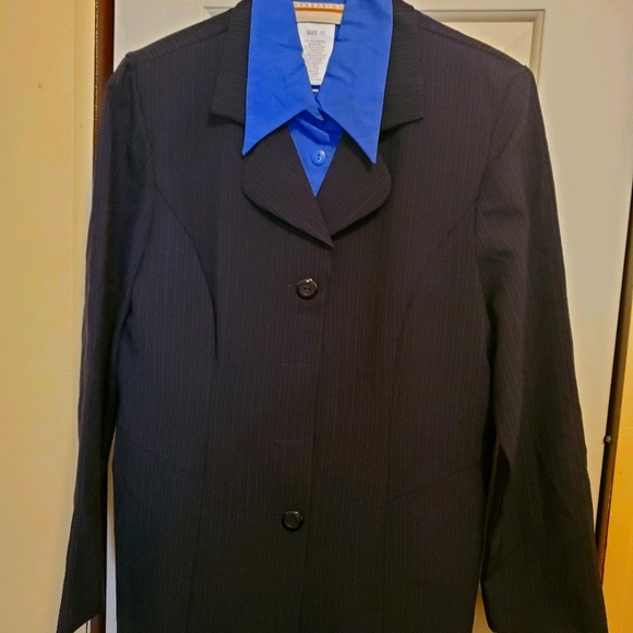 Suit - Picture 1 of 2